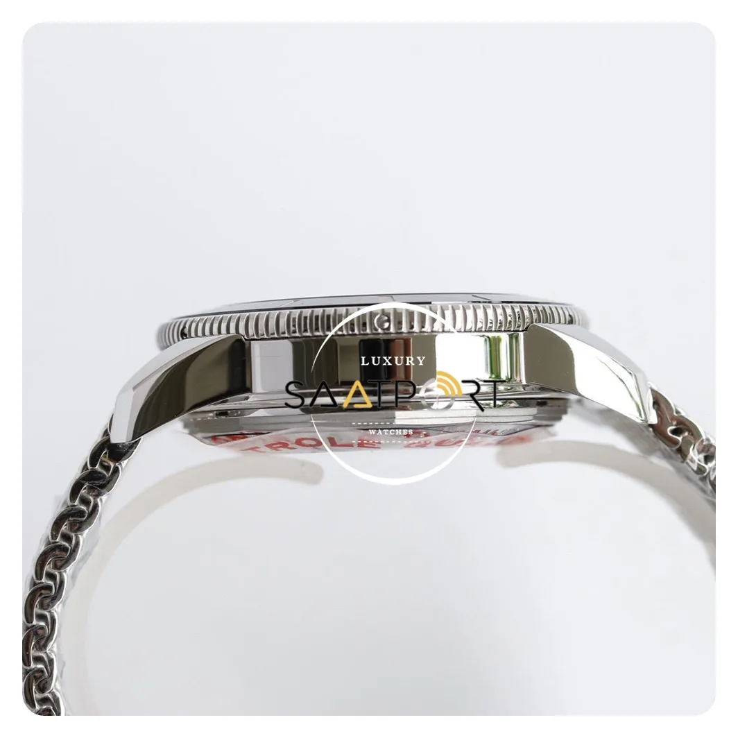 Breitling Superocean Heritage II B20 Otomatik 42mm Siyah Bezel Üzerinde Beyaz Kadran ETA