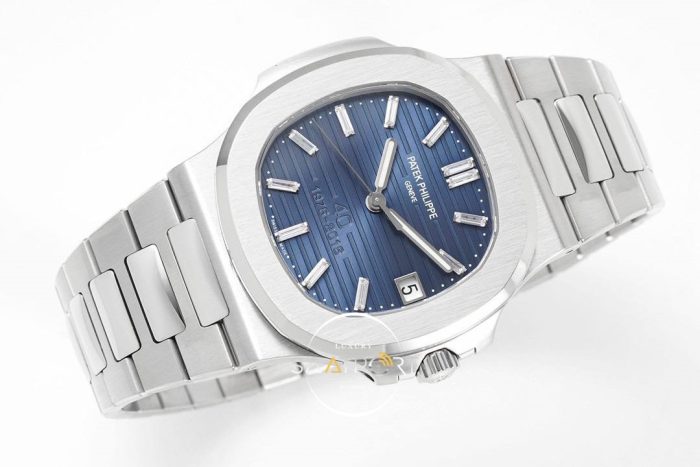 Patek Philippe Nautilus 5711- 40. Yıl Çelik Kasa Mavi Kadran ETA