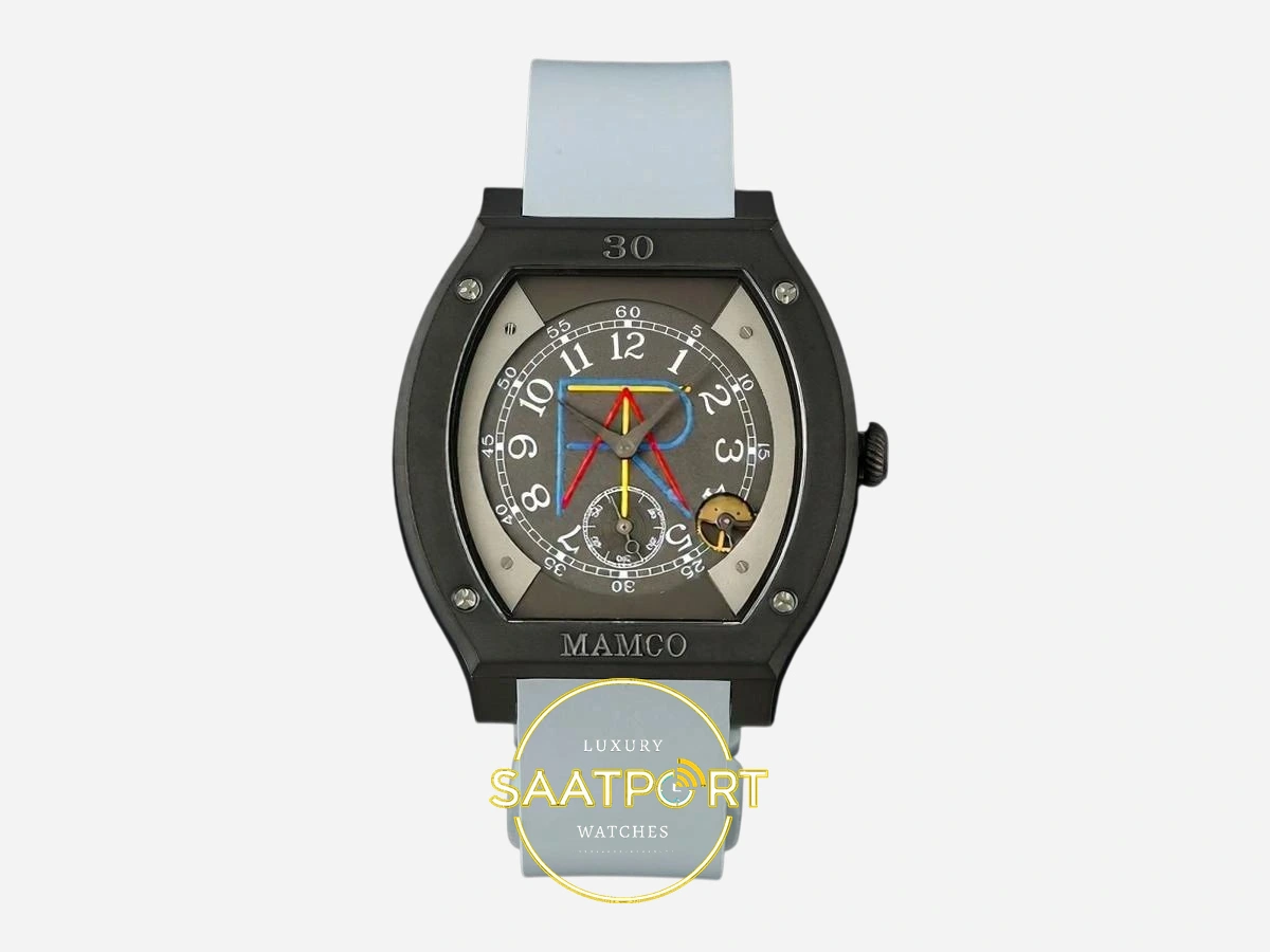 F.P. Journe Élégante Mamco Edition Siyah-Gri Kadran Gri Kordon Super Clone ETA - Önden Tam Boy Stüdyo Görünümü F.P. Journe Élégante Mamco Edition Siyah-Gri Kadran Gri Kordon Super Clone ETA - Önden Tam Boy Stüdyo Görünümü