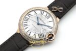 Cartier Ballon Bleu Erkek ETA Saat 42mm Roma Rakamlı Kadran ve İbre Detayı Yakın Plan Super Clone — Kadran ve Bezel Görünümü