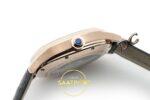 Cartier Drive Erkek ETA Saat 42.5mm x 43.5mm x 12.5mm Sağ Çapraz Safir Taşlı Kurma Kolu ve Kasa Profili Super Clone — Kadran ve Bezel Görünümü