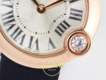 Cartier Ballon Blanc 30mm Rose Gold Beyaz Kadran Siyah Deri Kordon Bayan Super Clone ETA Görünüm 10 — Kadran ve Bezel Görünümü