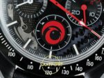 Omega OMG -SpeedMaster DSOM Team Alinghi CER/LE Blk/Red SMF ZF Factory 44mm Sol Yan Kasa Kalınlık ve Fırçalanmış Yüzey Profili — Kadran ve Bezel Görünümü