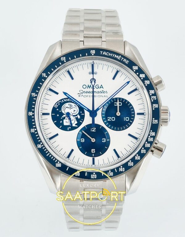 Omega OMG - SpeedMaster Snoopy 50th Anni. SS/NY Wht/Blu ZF Factory 42mm Ön Cephe Kadran ve Kasa Görünümü Super Clone ETA Saat