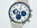 Omega OMG - SpeedMaster Snoopy 50th Anni. SS/NY Wht/Blu ZF Factory 42mm Sol 45 Derece Çapraz Kasa ve Bezel Profili Super Clone — Kadran ve Bezel Görünümü