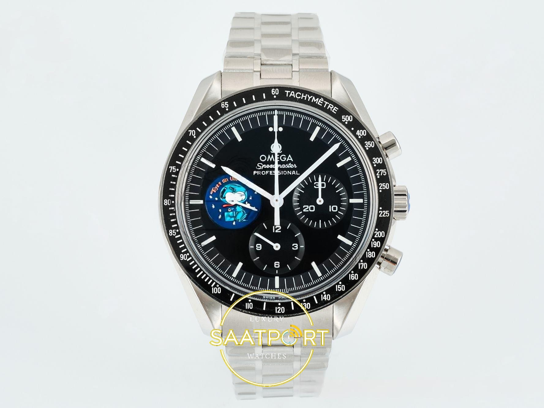 Omega OMG - SpeedMaster Snoopy Apollo SS/NY Black Steel 42mm 904L Siyah Kadran ZF Factory Super Clone ETA Saat - Ön Cephe Kadran ve Kasa Görünümü Omega OMG - SpeedMaster Snoopy Apollo SS/NY Black Steel ZF Factory 42mm Ön Cephe Kadran ve Kasa Görünümü Super Clone ETA Saat