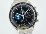 Omega OMG - SpeedMaster Snoopy Apollo SS/NY Black Steel ZF Factory 42mm Sağ 45 Derece Çapraz Kasa ve Kurma Tepesi Profili Super — Kadran ve Bezel Görünümü