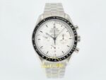Omega OMG - SpeedMaster Snoopy Apollo SS/NY White Steel ZF Factory 42mm Ön Cephe Kadran ve Kasa Görünümü Super Clone ETA Saat — Kadran ve Bezel Görünümü
