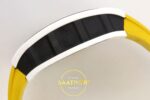 Richard Mille RM061 White Ceramic A9F on Yellow Rubber Strap ZF Factory 43mmx14mm Sol Yan Kasa Kalınlık ve Fırçalanmış Yüzey — Kadran ve Bezel Görünümü