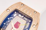Richard Mille RM07 Ladies RG Diamonds Bezel ZF Red Diamonds ZF Factory 31.5mmx12mm Sağ 45 Derece Çapraz Kasa ve Kurma Tepesi — Kadran ve Bezel Görünümü